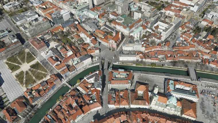自动产生的真实正射影像的大城市地区