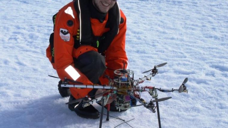 无人机克服靠近北极的位置挑战