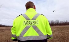 加拿大的护理人员使用获准飞行BVLOS的无人机