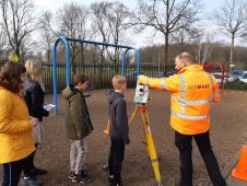 激发年轻人对测量的热情