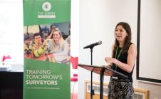 接管调查学校 - 采访Ruth Adams