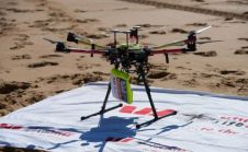 救生员无人机帮助拯救游泳者新南威尔士州海岸