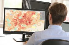 4地球情报和军械调查伙伴展示来自卫星的世界