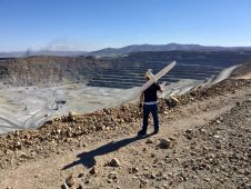 用无人机绘制亚洲最大铜矿地图