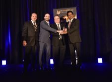 宾利系统赢得下游数字化奖