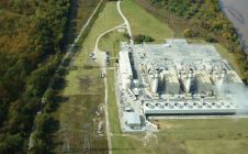 辉固进行高压输电资产调查