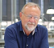 为信息产业提供宝贵的信息